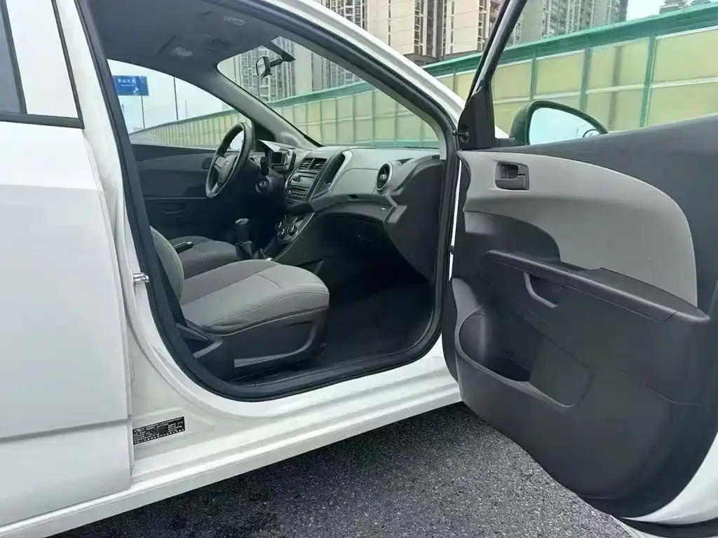 Chevrolet Aveo — миниатюра 6