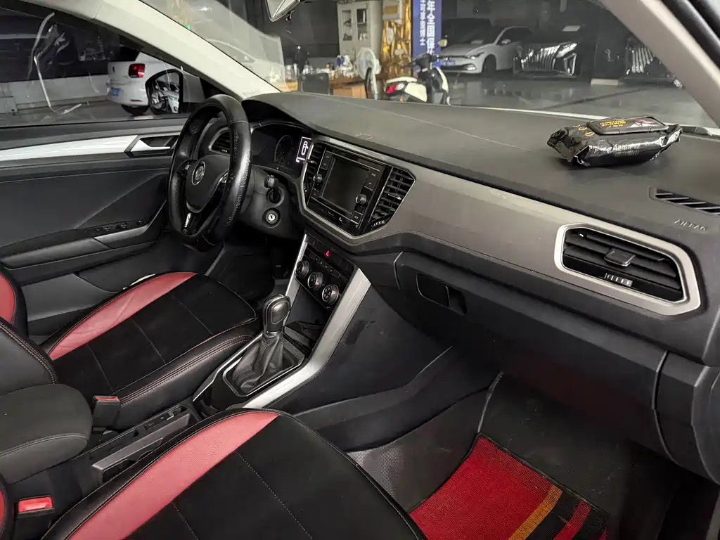 Volkswagen T-Roc — миниатюра 9