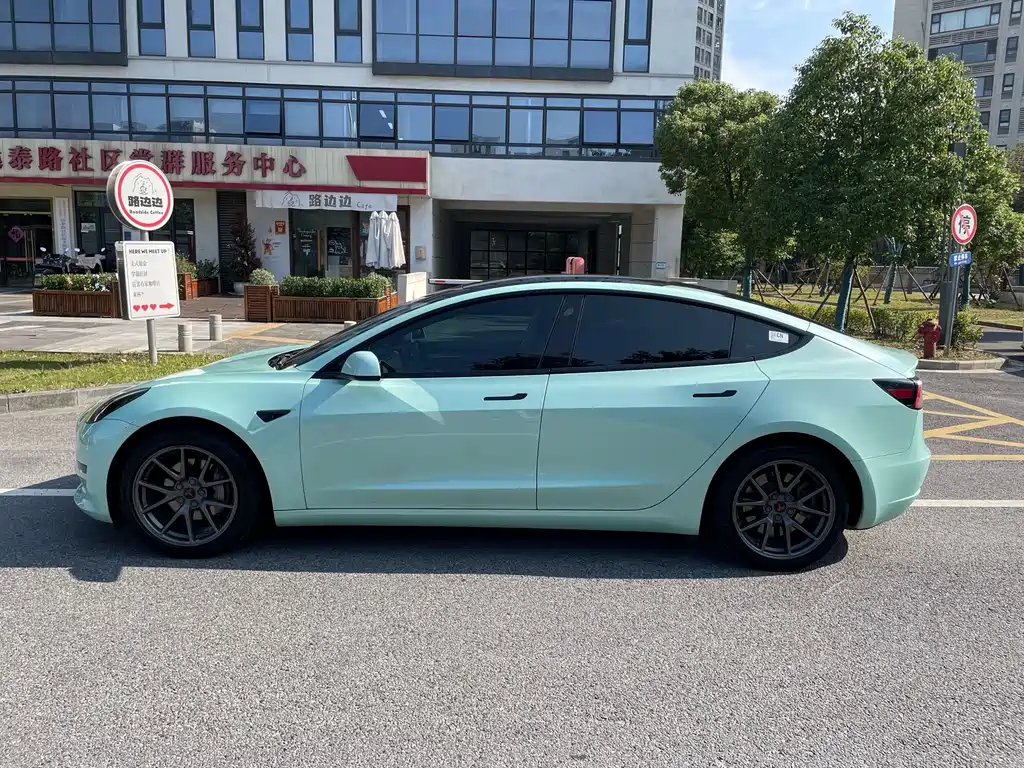 Tesla Model 3 — миниатюра 4