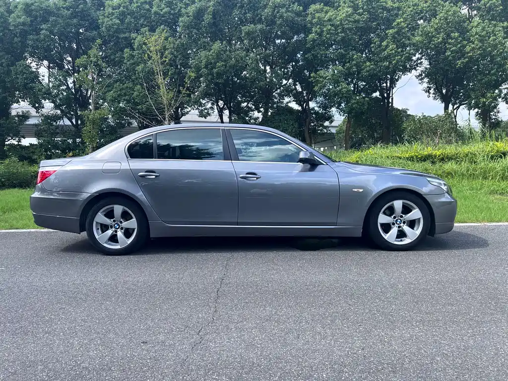 BMW 5 Series — миниатюра 4