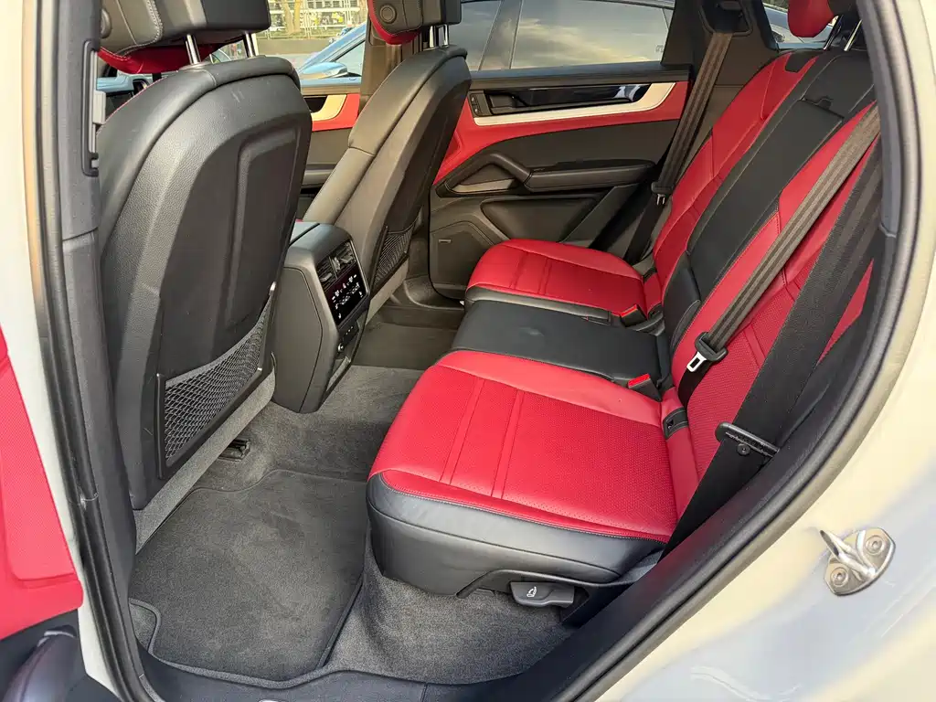 Porsche Cayenne — миниатюра 4