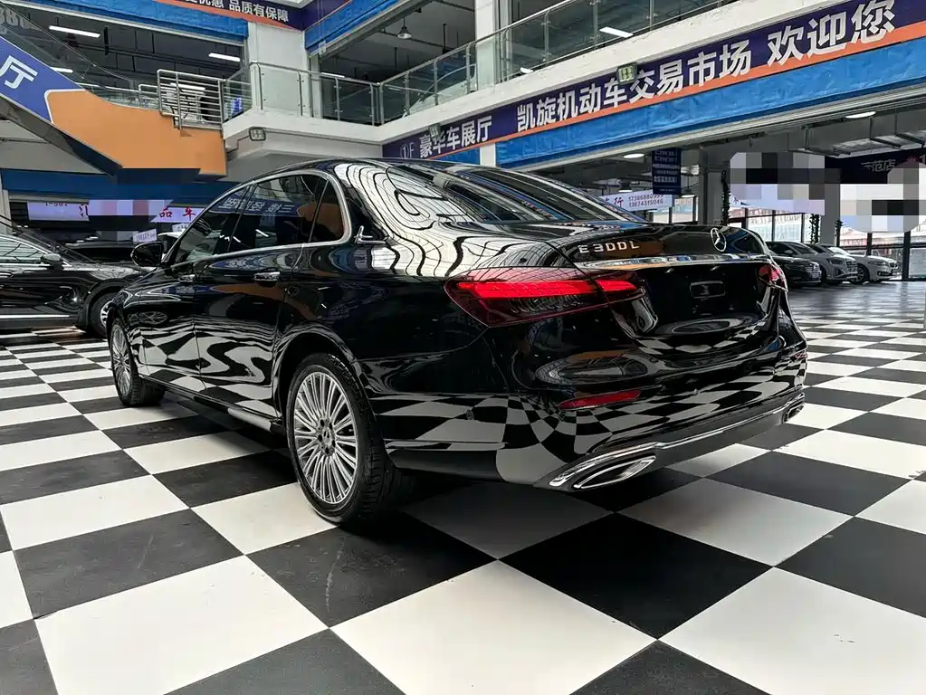 Mercedes-Benz E-Class — миниатюра 5