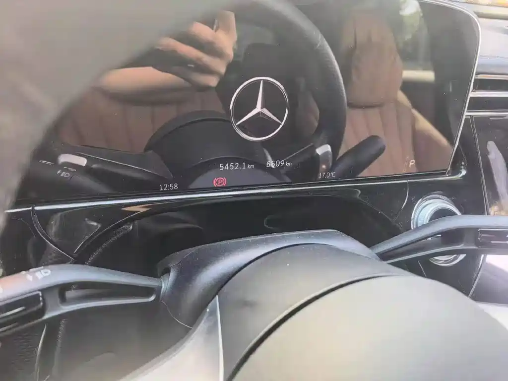 Mercedes-Benz E-Class — миниатюра 5