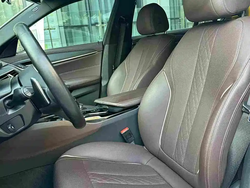 BMW 5 Series — миниатюра 9