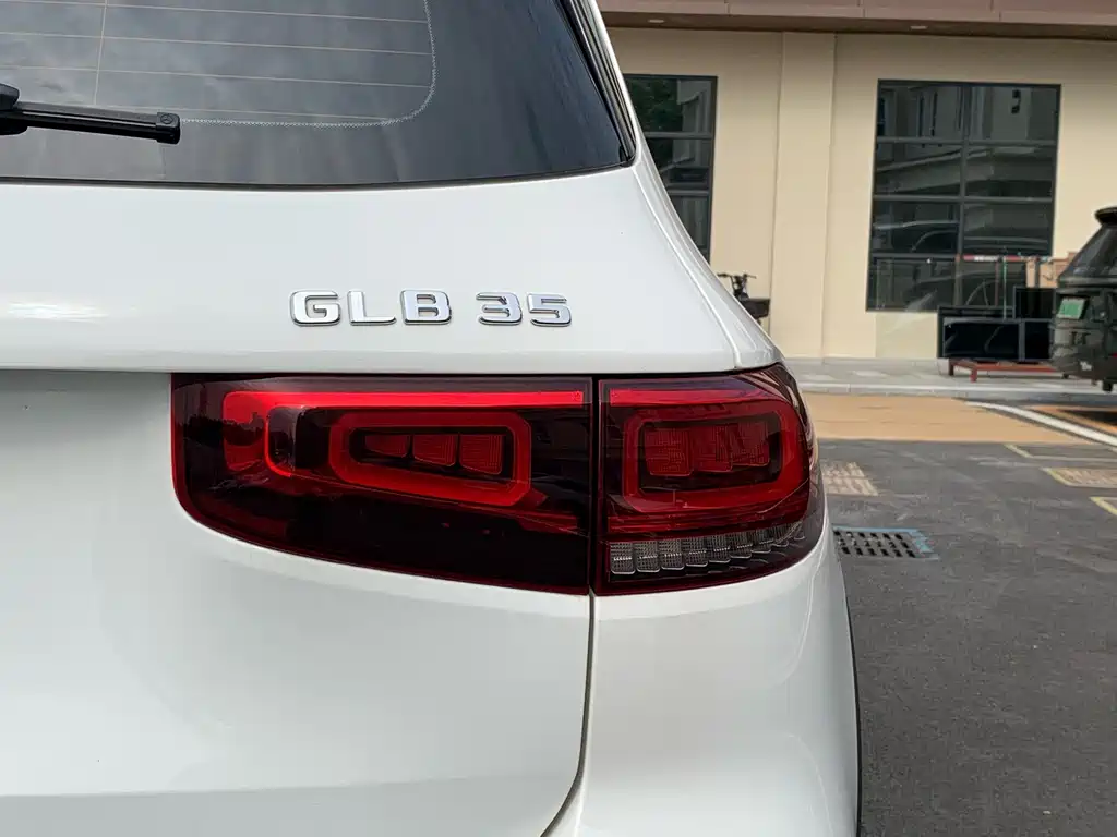Mercedes-Benz GLB — миниатюра 13