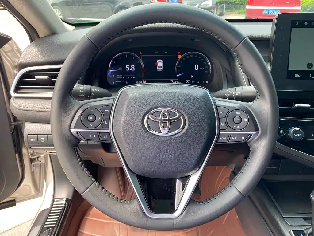 Toyota Camry — миниатюра 10