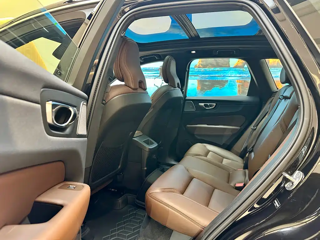 Volvo XC60 2025 Luxury
