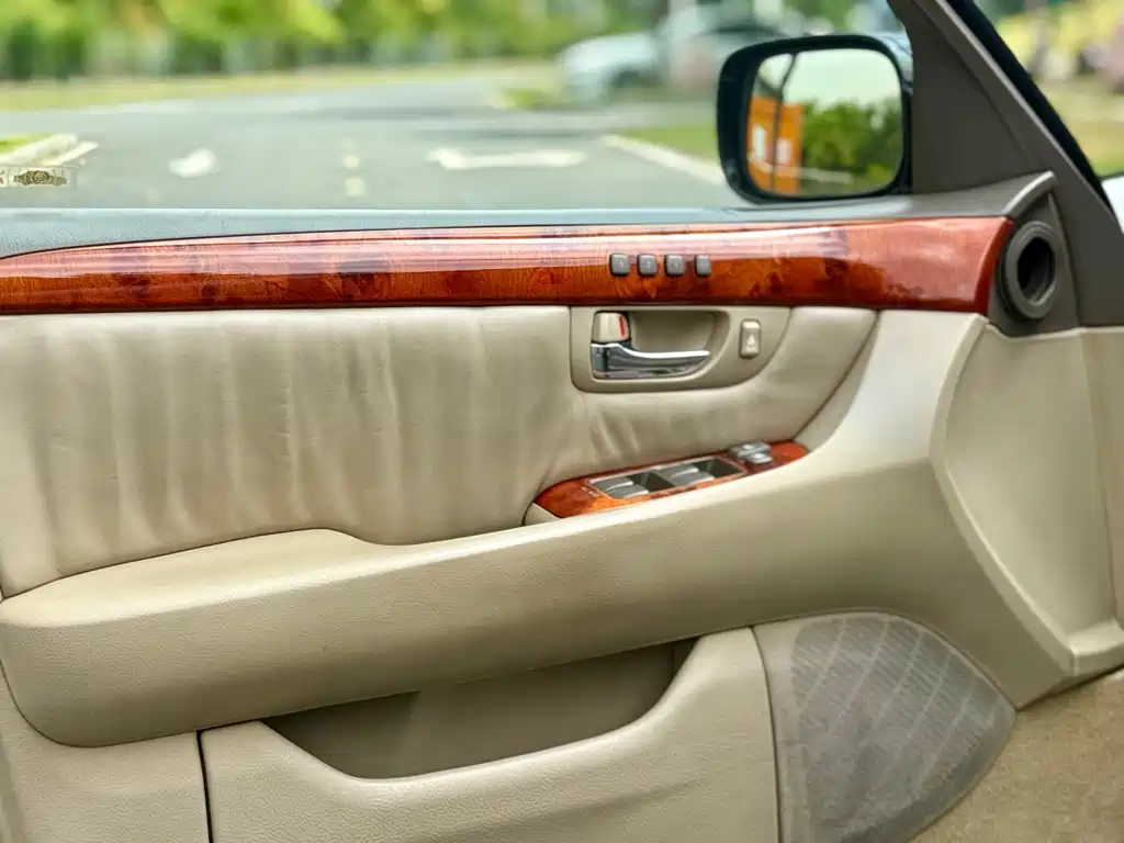 Lexus LS — миниатюра 10