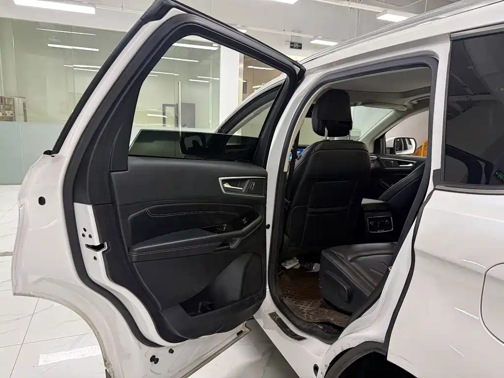 Ford Edge — миниатюра 13