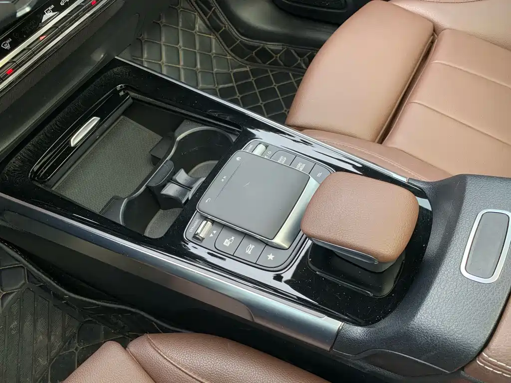 Mercedes-Benz GLB — миниатюра 22