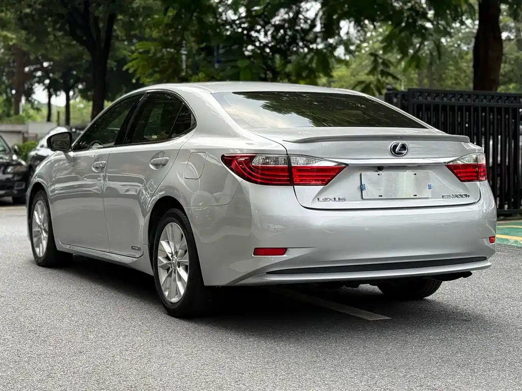 Lexus ES — миниатюра 7