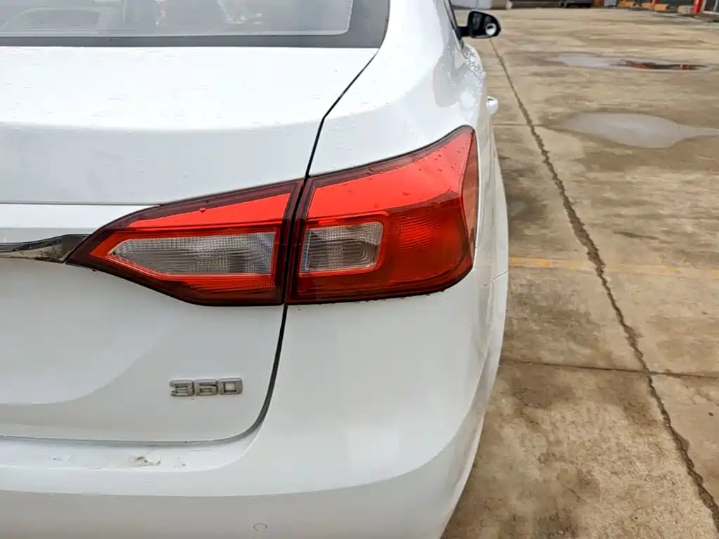 Roewe 360 — миниатюра 8