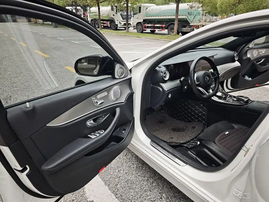 Mercedes-Benz E-Class — миниатюра 12