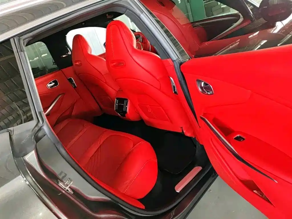 Aston Martin DBX 2020 4.0T V8