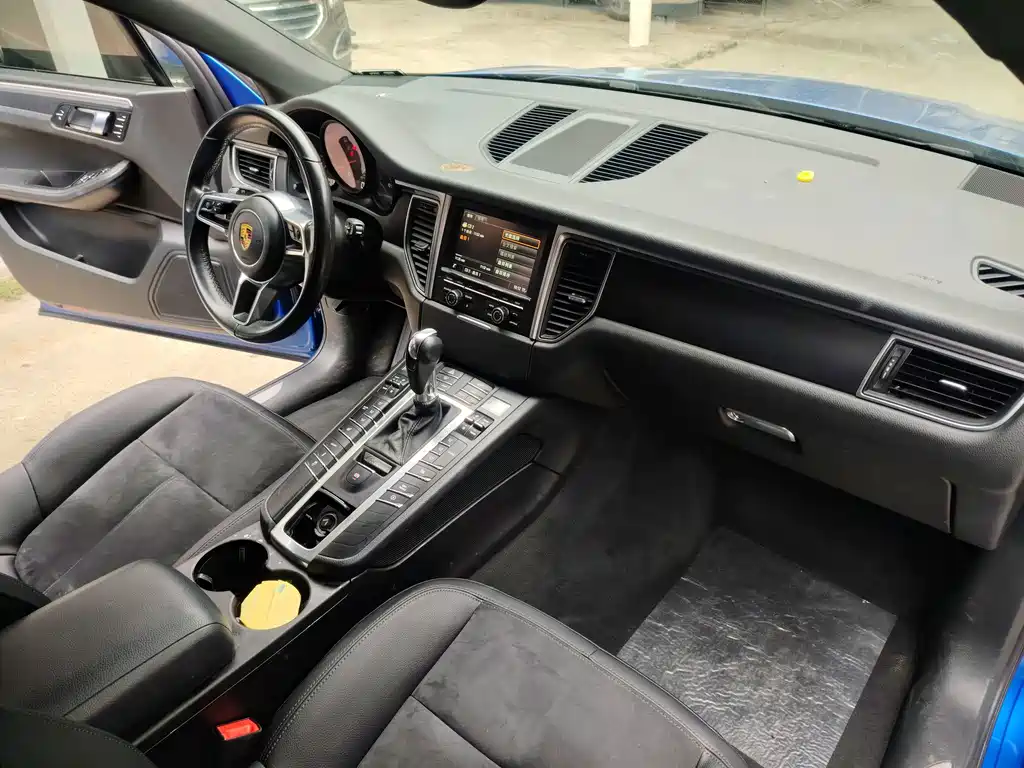 Porsche Macan — миниатюра 16