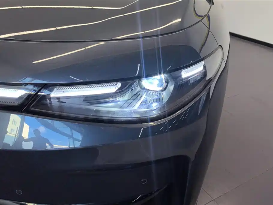 ZERO-RUNNING CAR ZERO RUN C10