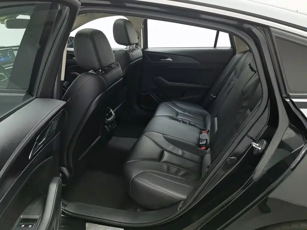 Hongqi Hongqi H5 — миниатюра 15