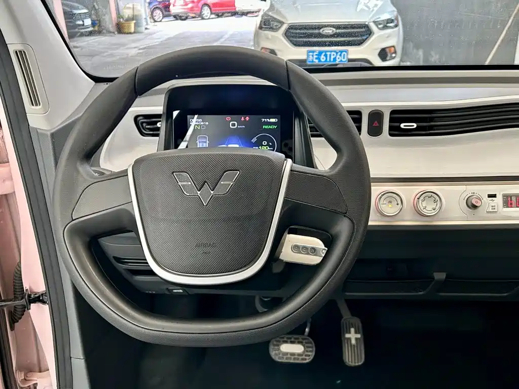 Wuling MINIEV — миниатюра 13