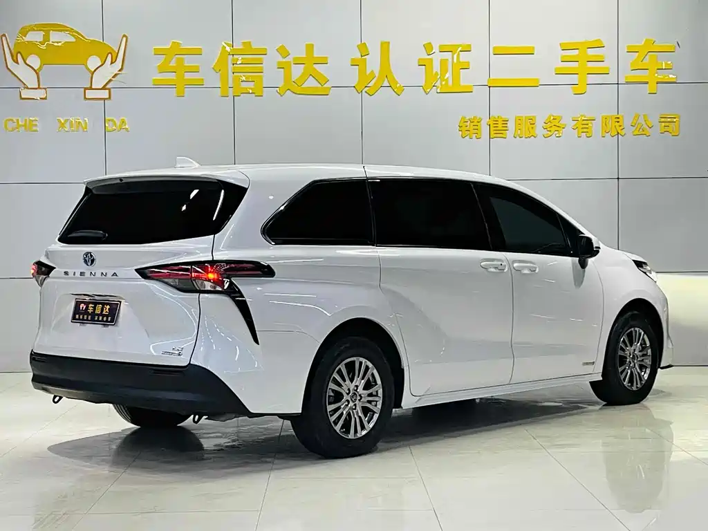 TOYOTA SIENNA