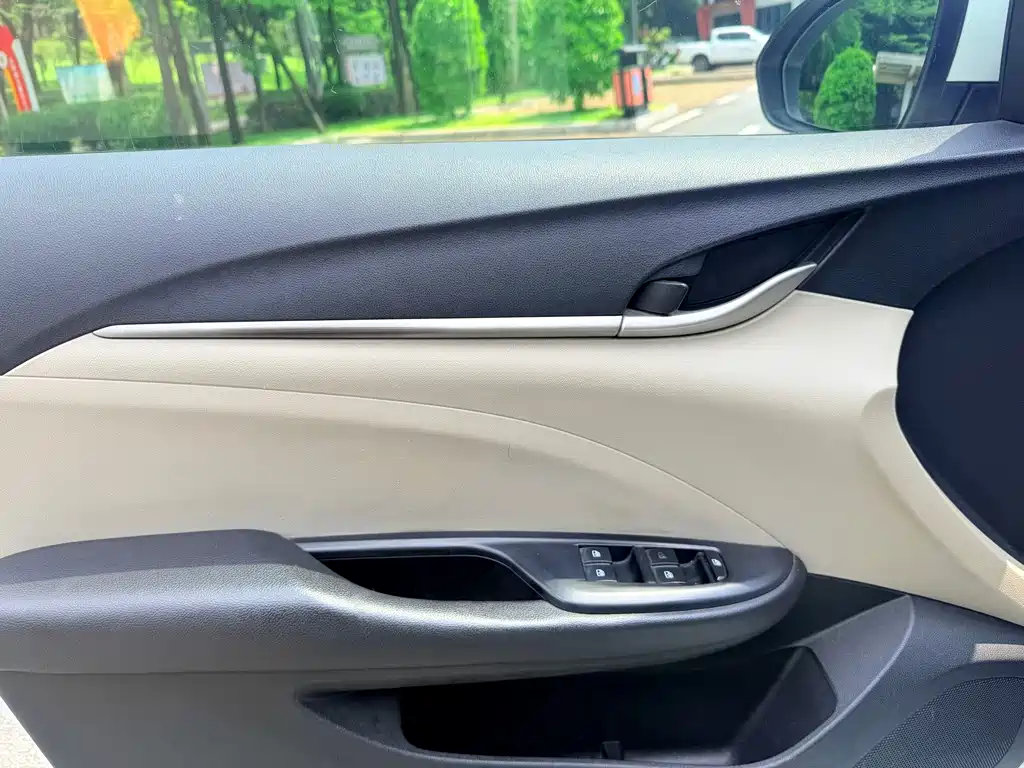 Buick Excelle — миниатюра 10