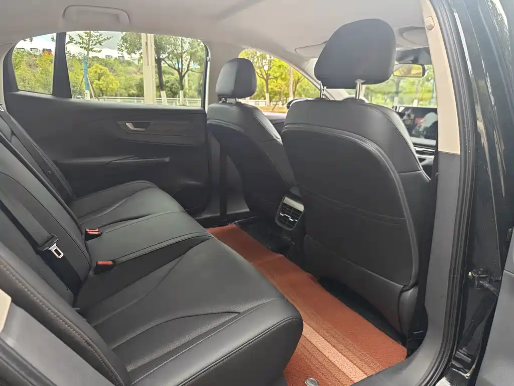 Hongqi Hongqi E-QM5 — миниатюра 8