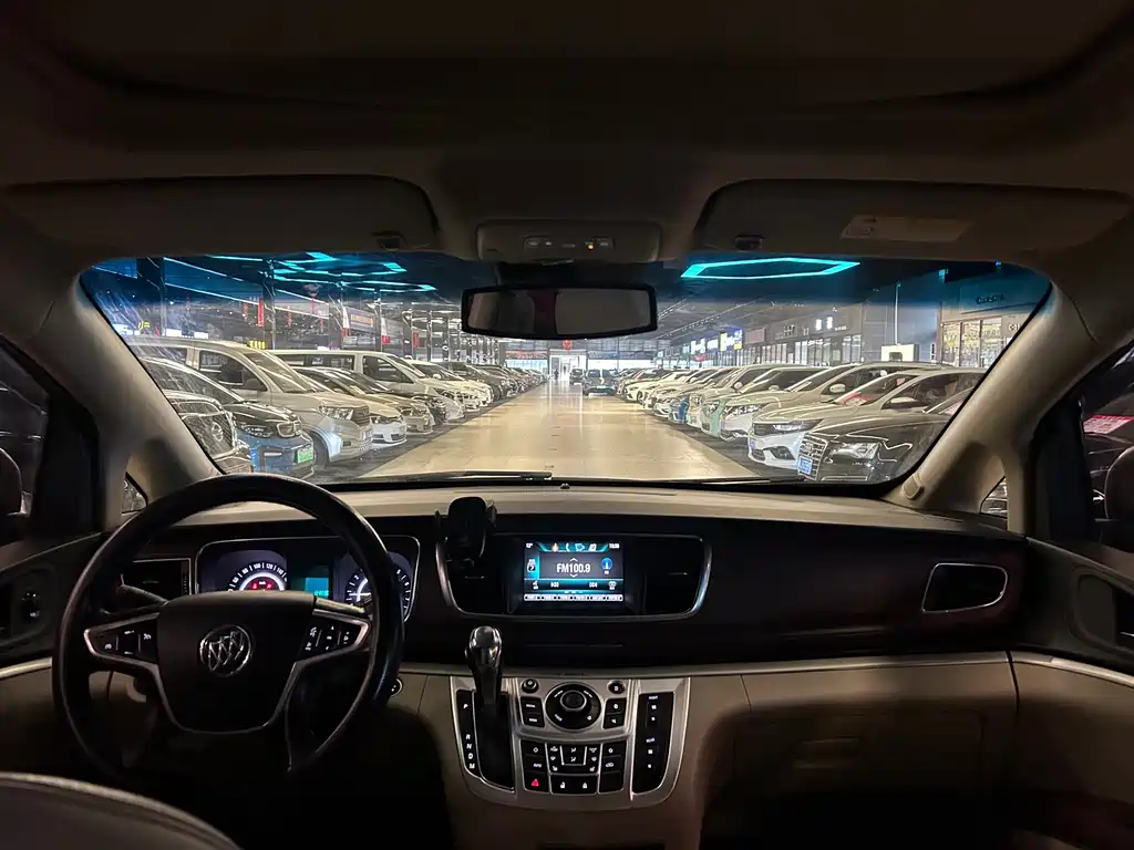 Buick GL8 2017 25S Luxury V