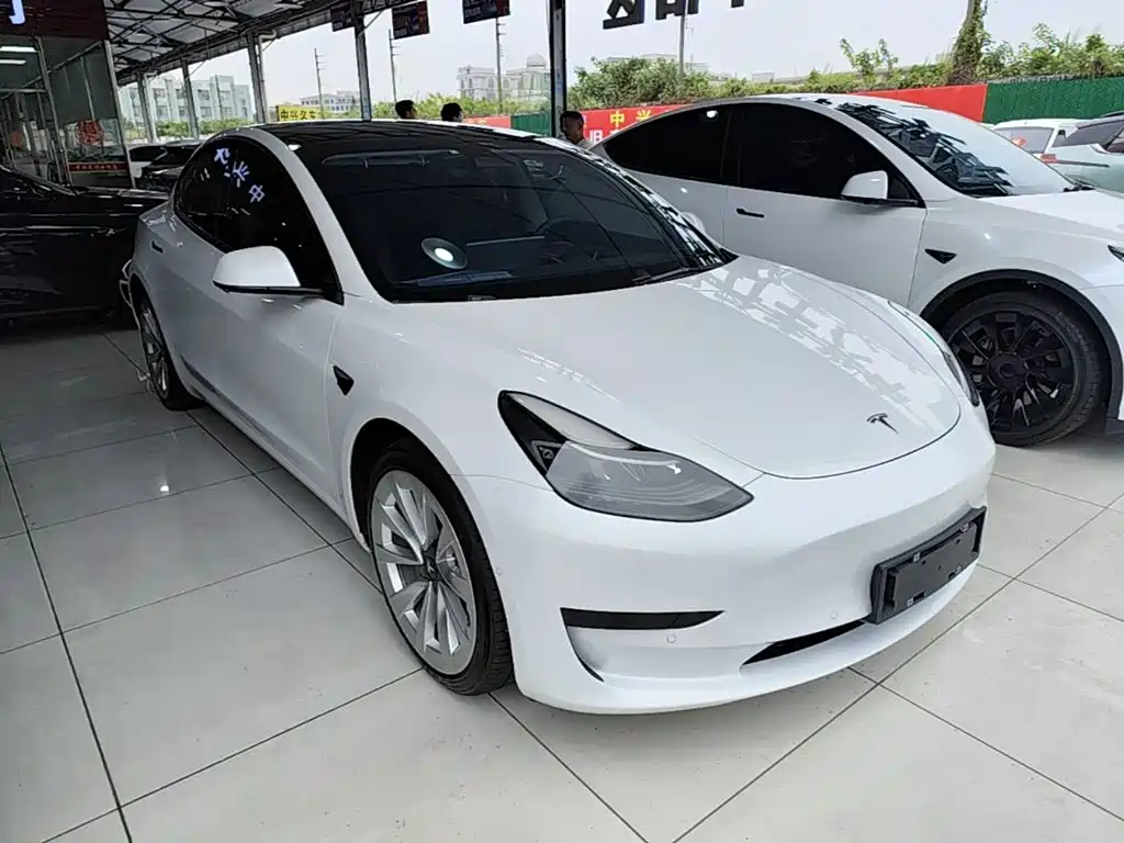 Tesla Model 3 — миниатюра 4