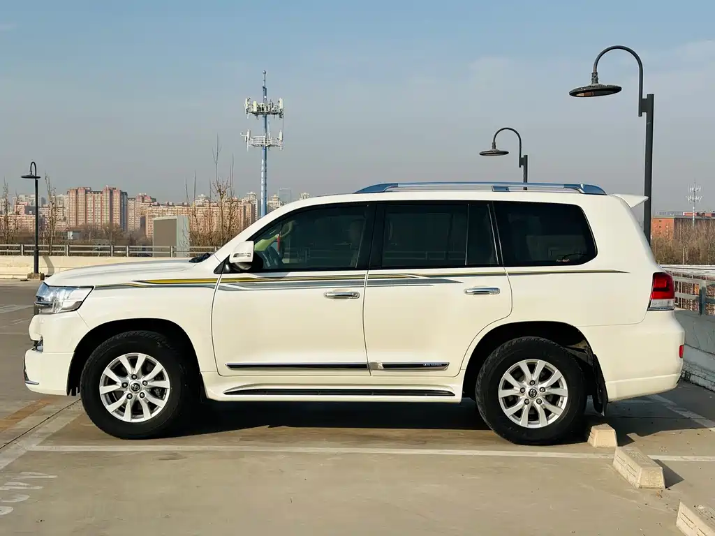 Toyota Land Cruiser 2018 4.6L AT