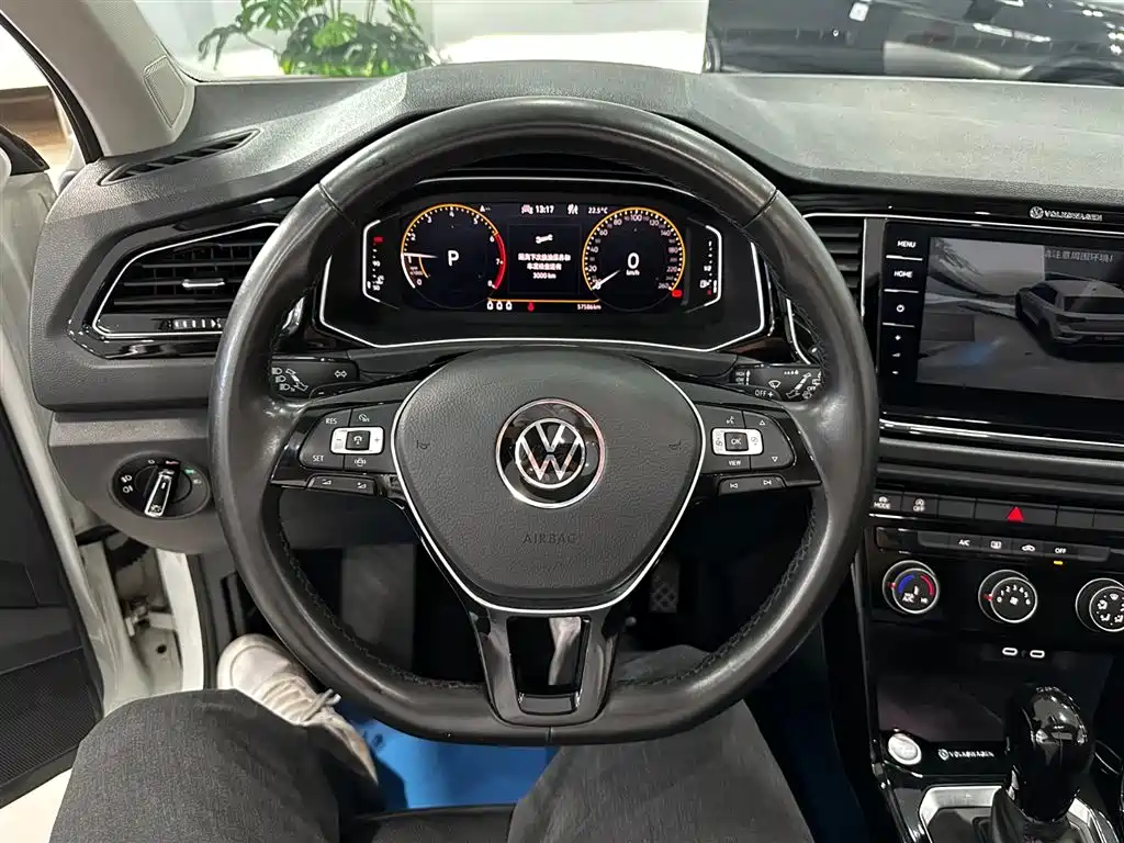 Volkswagen T-Roc — миниатюра 8