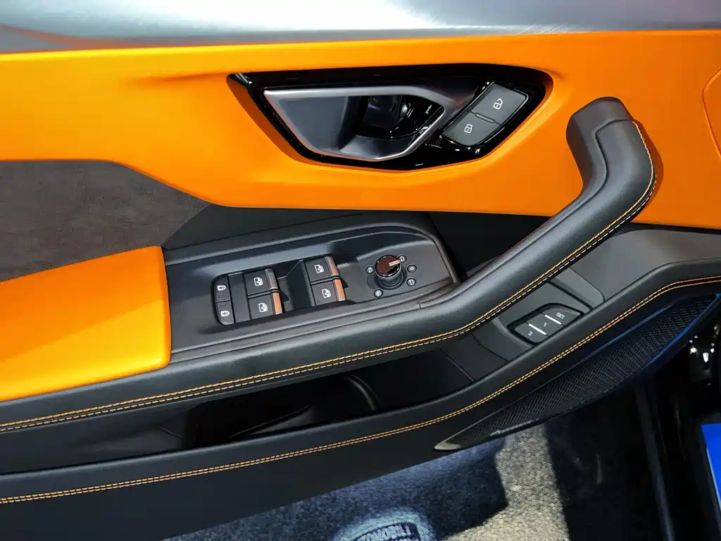 Lamborghini Urus — миниатюра 20