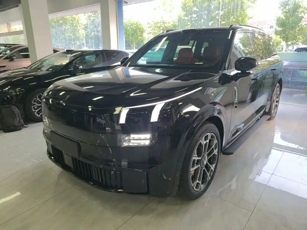 Lynk & Co 900