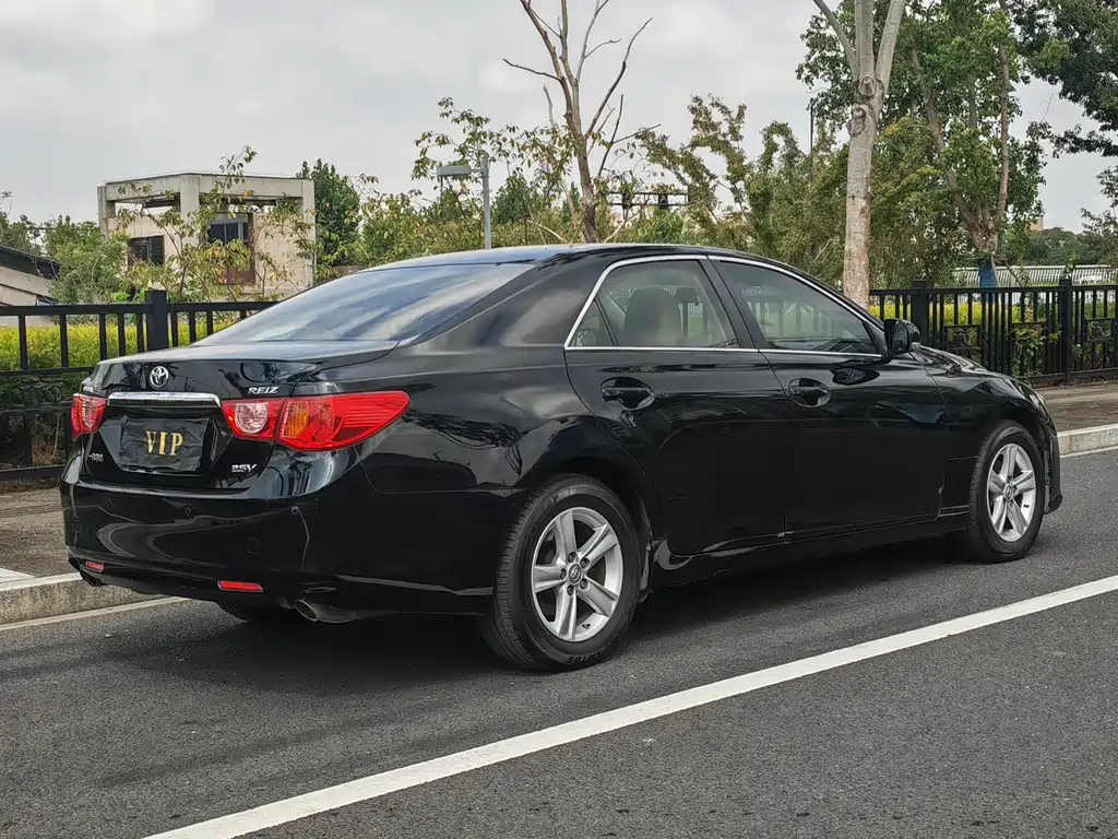 Toyota Reiz — миниатюра 9