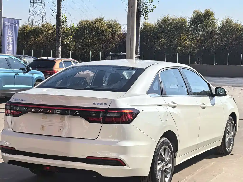 Venucia D60 2023 PLUS 1.6L XL CVT