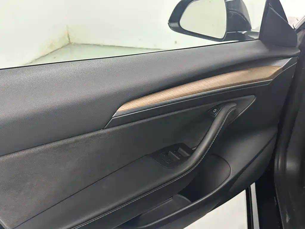 Tesla Model 3 — миниатюра 11