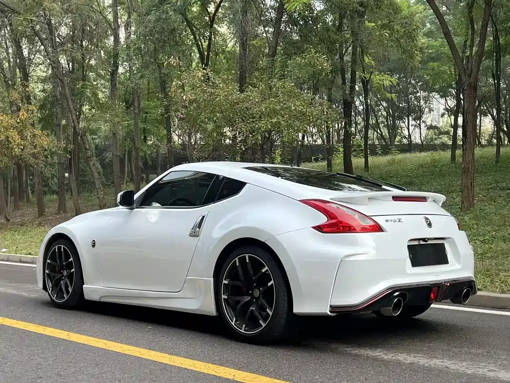 NISSAN 370Z
