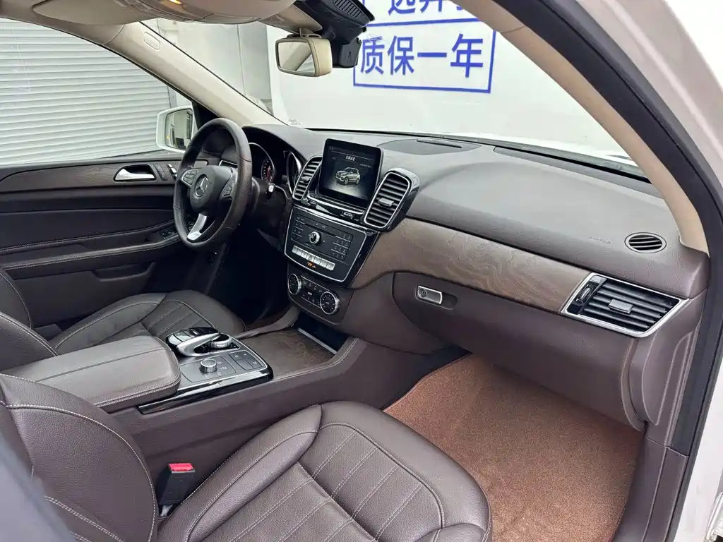 Mercedes-Benz GLE (Import) — миниатюра 26
