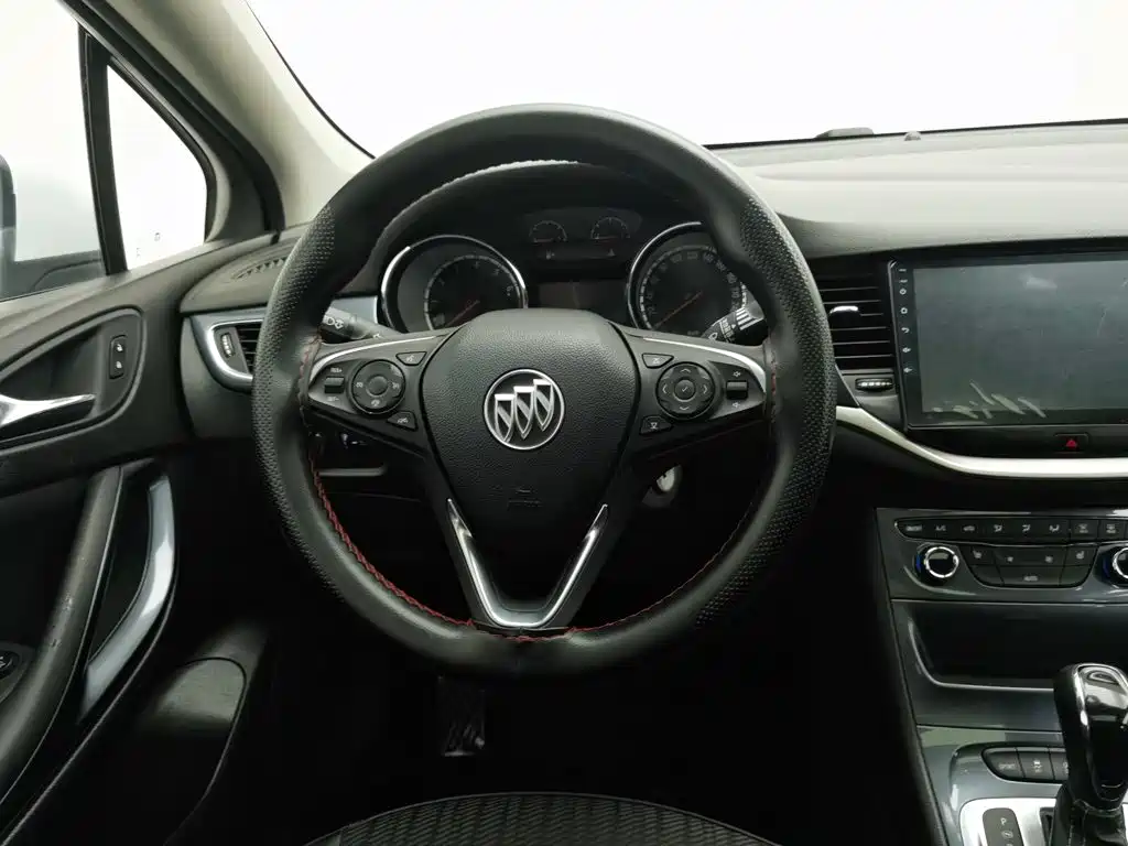 Buick Verano — миниатюра 11