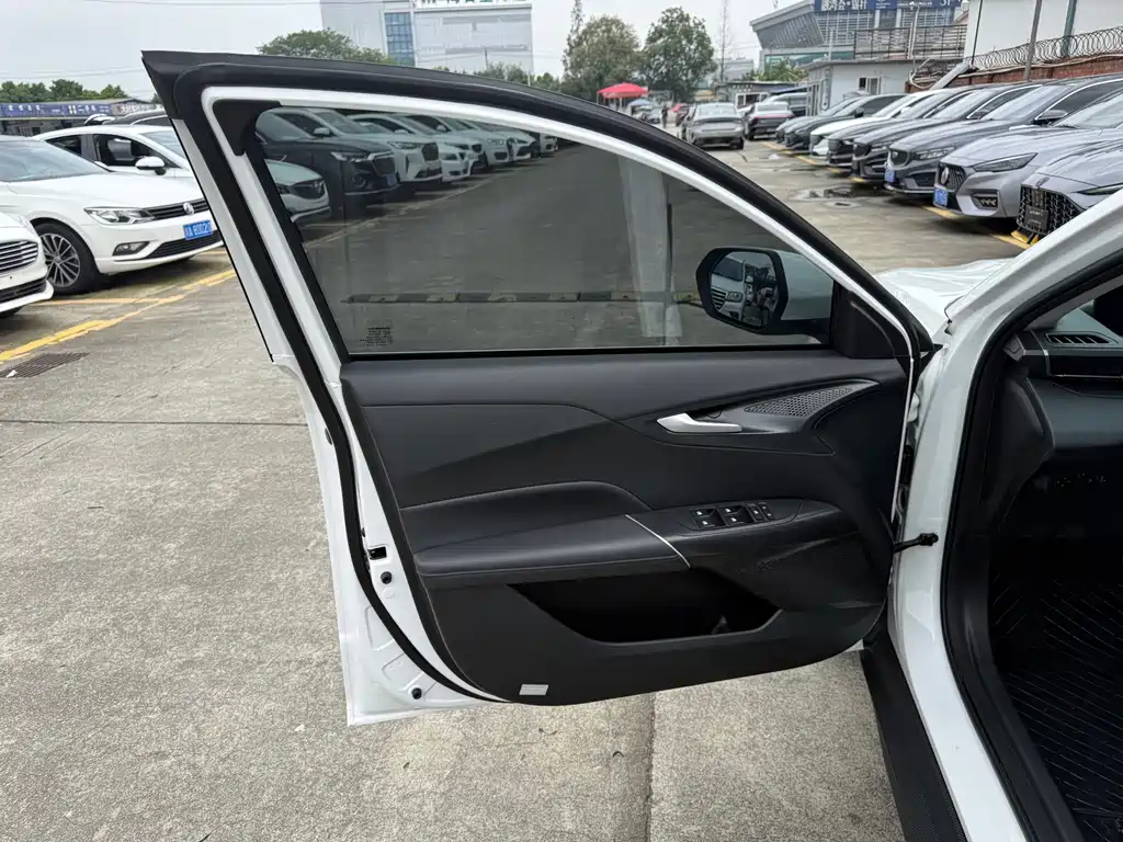 Changan Eado — миниатюра 4