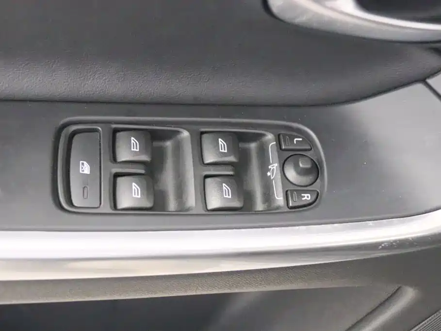 Volvo XC60 (Import) — миниатюра 12