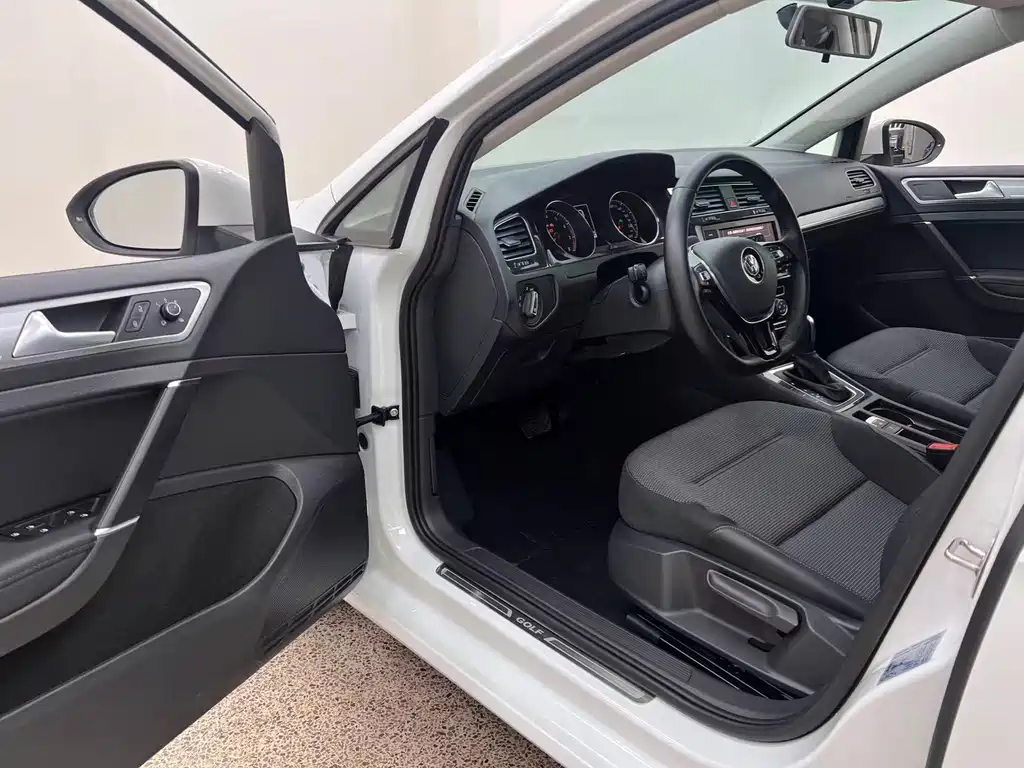 Volkswagen Golf — миниатюра 23