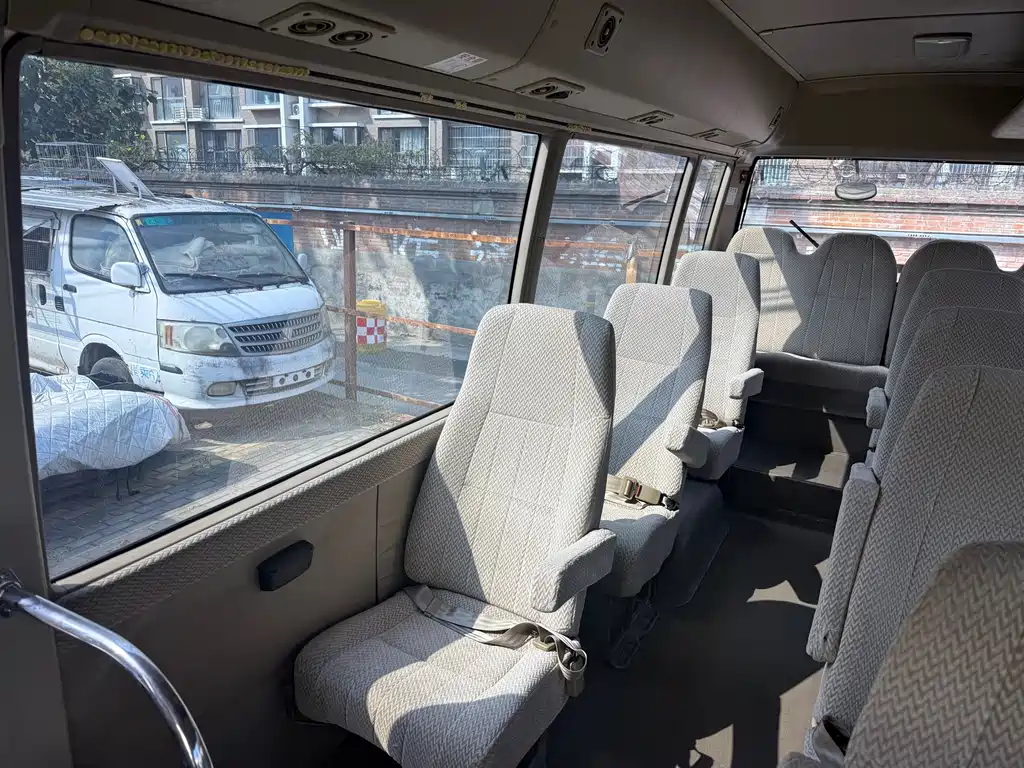 Toyota Coaster — миниатюра 15