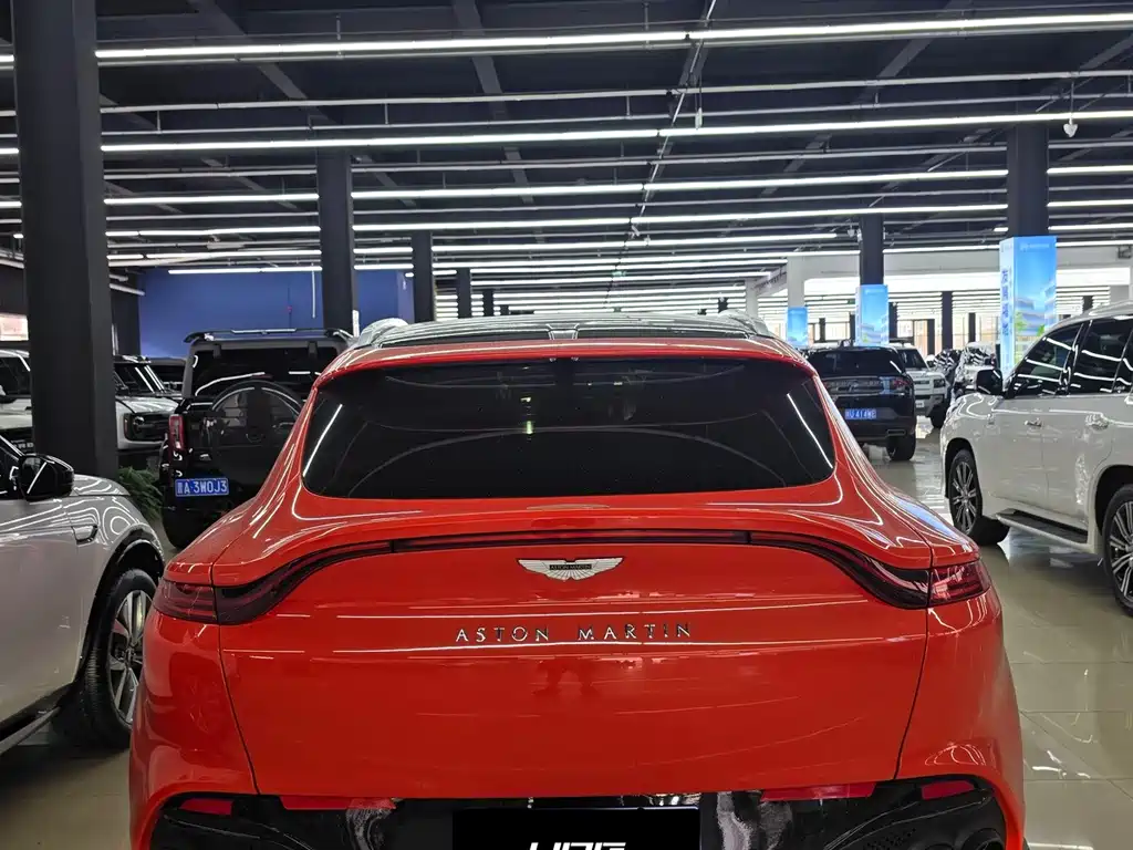 Aston Martin DBX — миниатюра 2