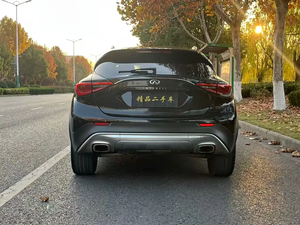 INFINITI QX30