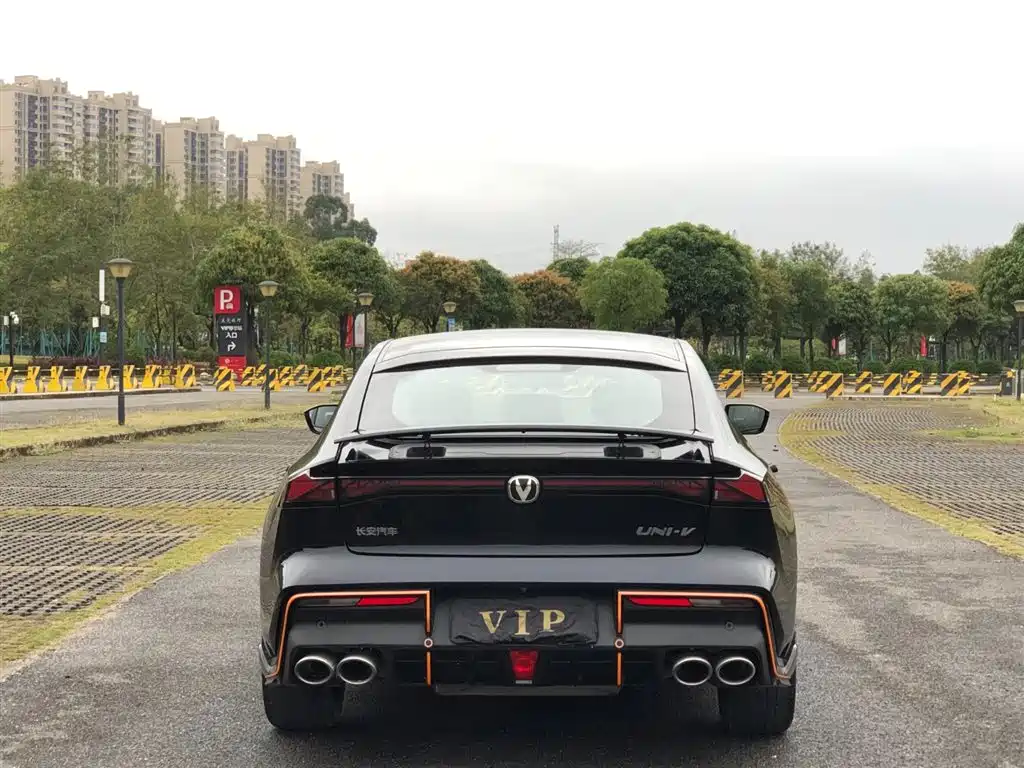 CHANGAN UNI V