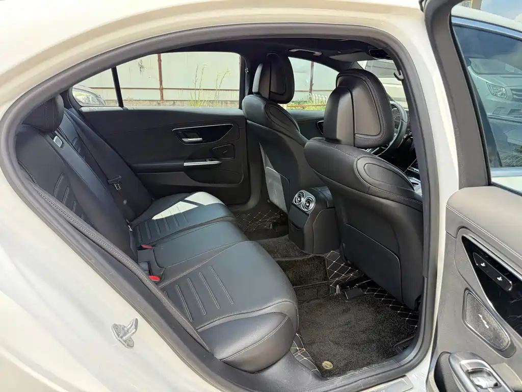 Mercedes-Benz C-Class — миниатюра 13