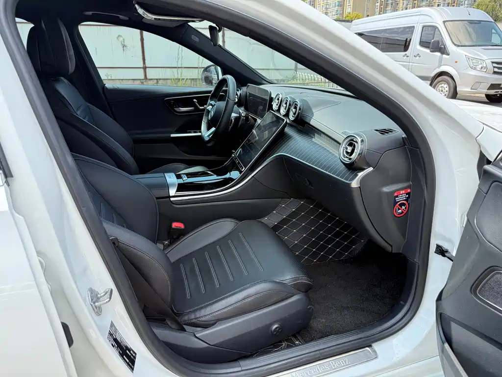 Mercedes-Benz C-Class — миниатюра 11