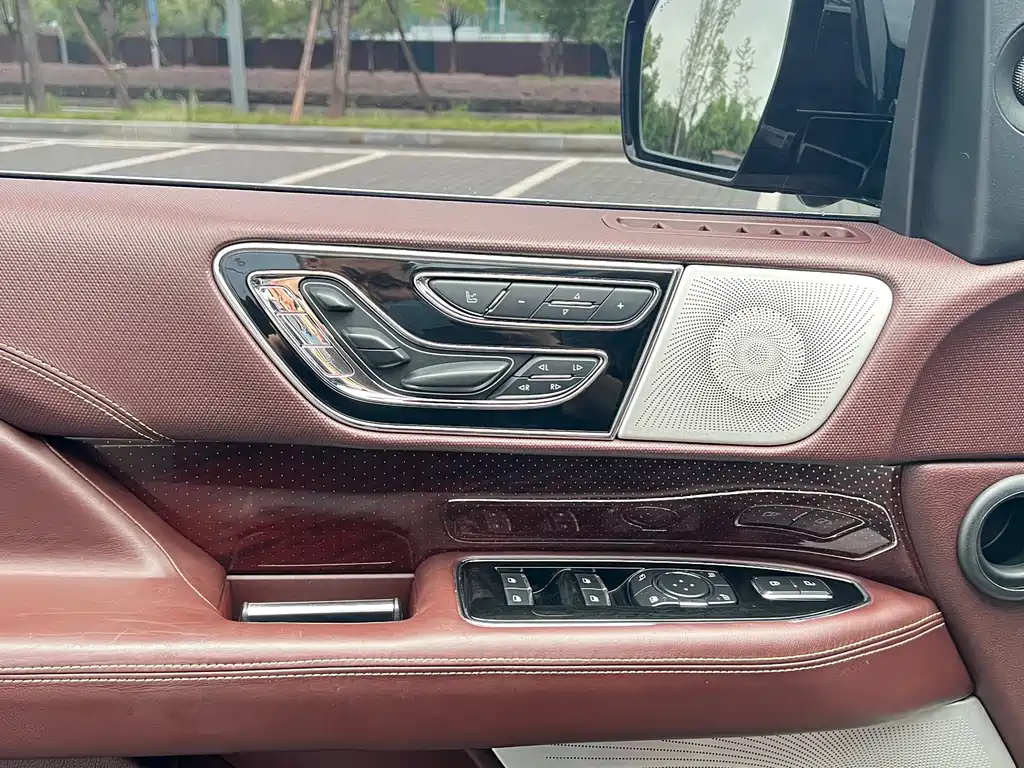 Lincoln Navigator — миниатюра 4