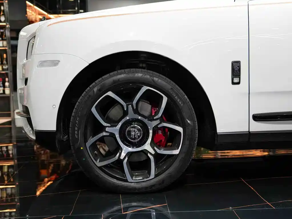 Rolls-Royce Cullinan — миниатюра 12