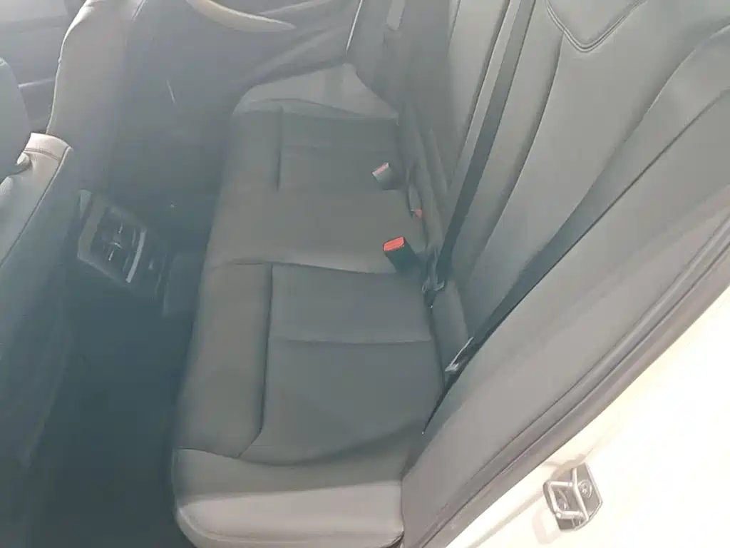 BMW 3 Series — миниатюра 17