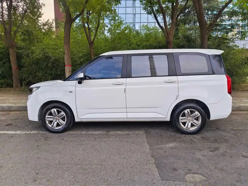 Wuling Hongguang PLUS — миниатюра 3